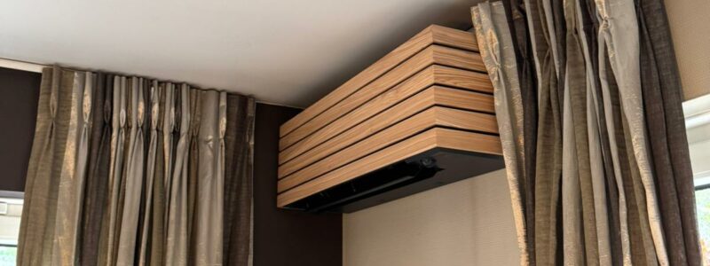 Installation climatiseur Toshiba Daiseikai avec caisson personnalisé Installation climatiseur Toshiba Daiseikai avec caisson personnalisé